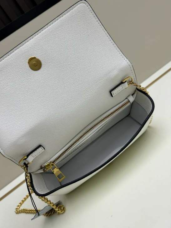 Picture of Valentino Handbags _SKUfw212757862fw